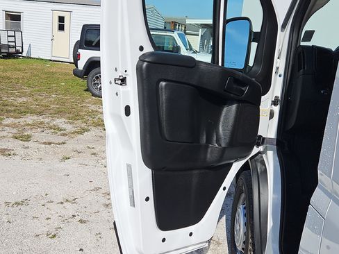 Used 2025 RAM ProMaster 2500 w/ Convenience Group image 9