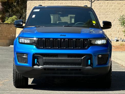 New 2023 Jeep Grand Cherokee Trailhawk w/ Advanced Protech Group II image 8