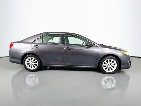 Used 2013 Toyota Camry XLE FWD image 4