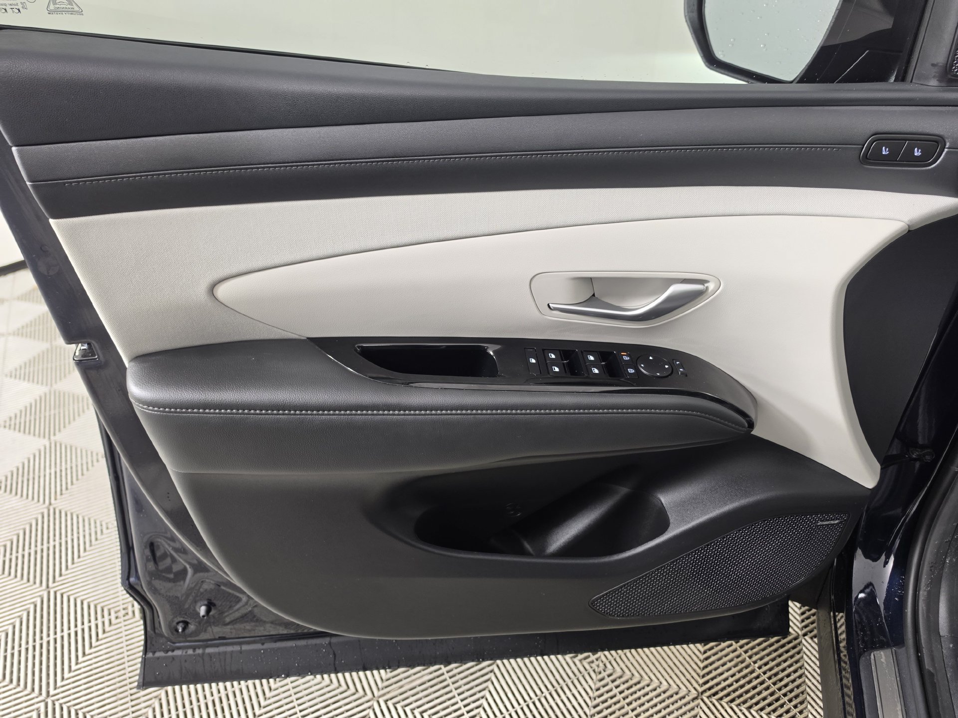 Used 2025 Hyundai Tucson Limited AWD/4WD image 5
