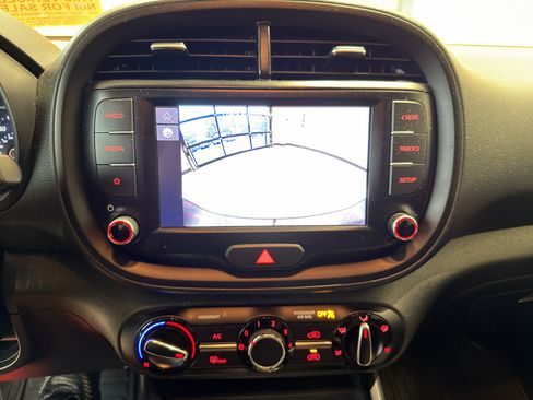 Used 2022 Kia Soul LX FWD image 11