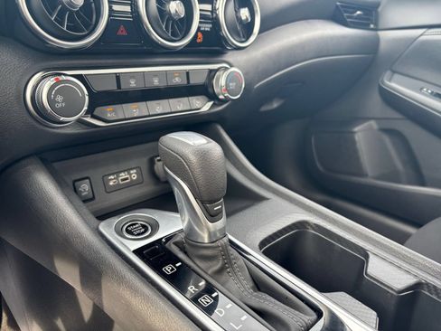Used 2025 Nissan Sentra SV FWD image 39