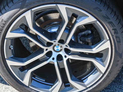 Used 2022 BMW X5 xDrive40i w/ Parking Assistance Package AWD/4WD image 8