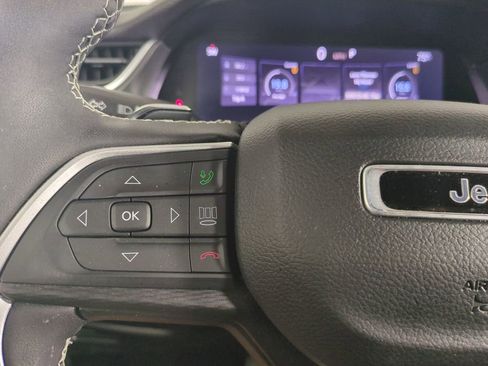 Used 2024 Jeep Grand Cherokee Altitude image 30