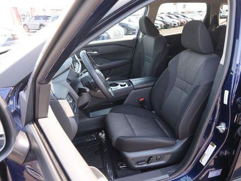 Used 2025 Nissan Rogue SV image 9