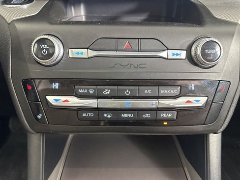 Used 2020 Ford Explorer XLT w/ Equipment Group 202A image 19