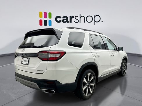 Used 2023 Honda Pilot Touring image 5