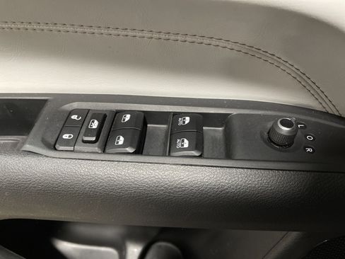 Used 2024 Jeep Compass Limited image 8