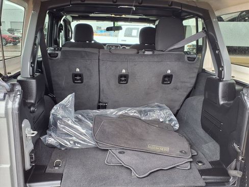 Used 2023 Jeep Wrangler Sport S image 21