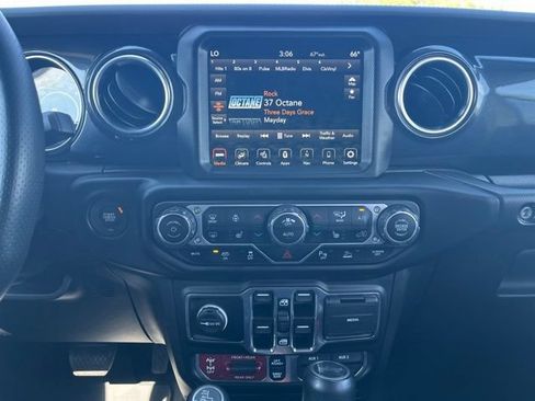 Used 2023 Jeep Wrangler Unlimited Rubicon 392 w/ Xtreme Recon 35" Tire Package AWD/4WD image 29