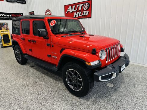 Used 2019 Jeep Wrangler Unlimited Sahara AWD/4WD image 2
