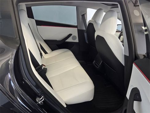 Used 2025 Tesla Model 3 Long Range image 14