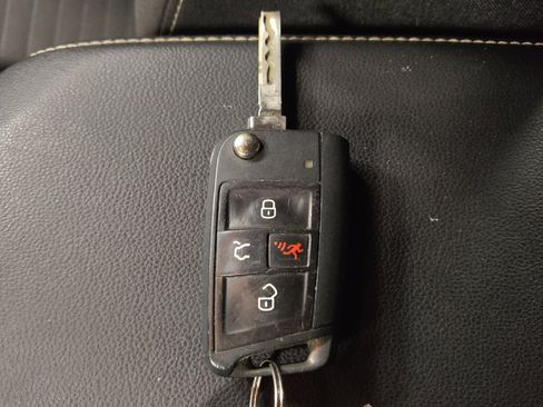 Used 2025 Volkswagen Jetta S image 32