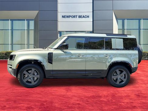 Used 2025 Land Rover Defender 110 X-Dynamic SE AWD/4WD image 2