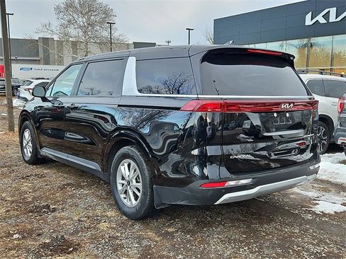 Used 2024 Kia Carnival LX image 4