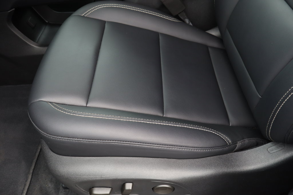 Certified 2026 GMC Acadia Elevation w/ Elevation Premium Package FWD image 22