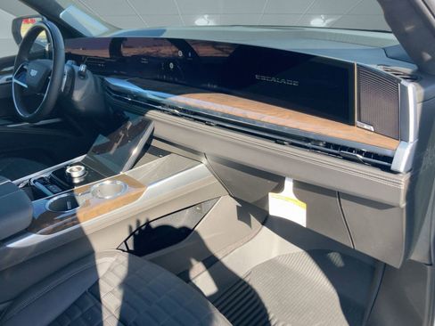 New 2026 Cadillac Escalade Platinum Sport w/ LPO, Floor Liner Package image 22