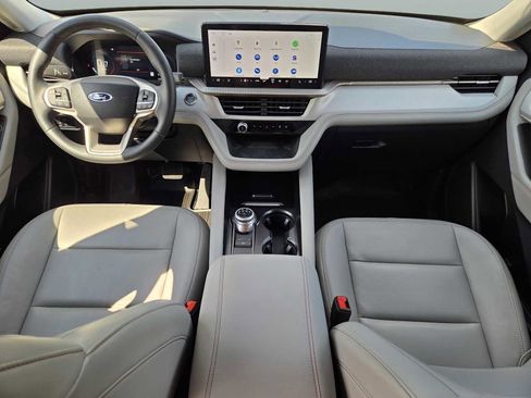 Used 2025 Ford Explorer Active w/ Active Comfort Package RWD image 16