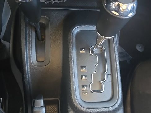 Used 2015 Jeep Wrangler Unlimited Sahara AWD/4WD image 21