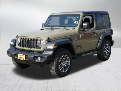 Used 2025 Jeep Wrangler Sport AWD/4WD image 3