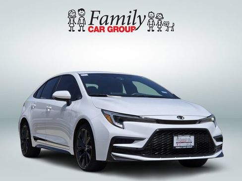 Used 2024 Toyota Corolla SE FWD image 2