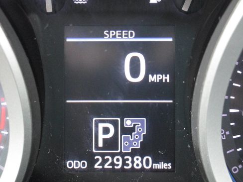 Used 2014 Toyota Land Cruiser image 18