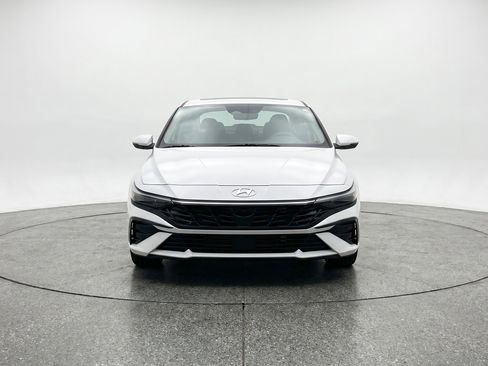 Used 2025 Hyundai Elantra SEL FWD image 2