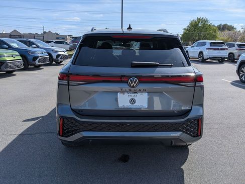 New 2026 Volkswagen Tiguan SE R-Line AWD/4WD image 4