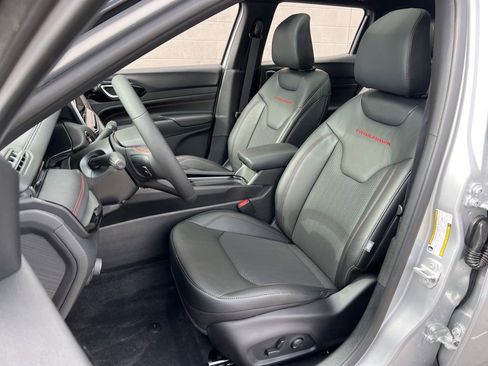 New 2026 Jeep Compass Trailhawk image 23