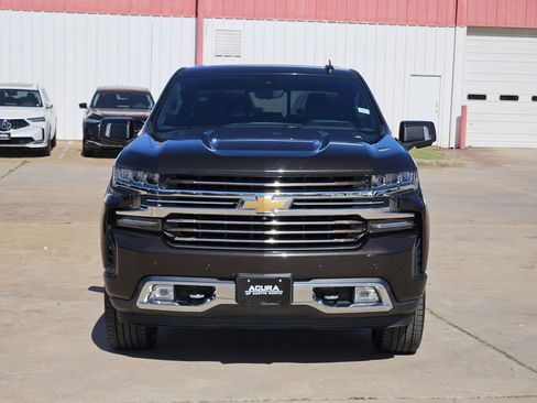 Used 2019 Chevrolet Silverado 1500 High Country w/ Technology Package image 2
