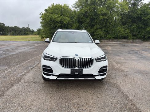 Used 2022 BMW X5 xDrive45e w/ Climate Comfort Package AWD/4WD image 3