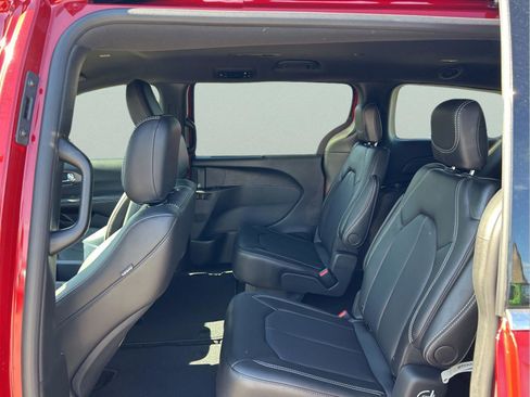 New 2026 Chrysler Pacifica Select image 25