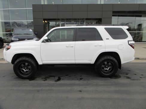 Used 2018 Toyota 4Runner SR5 image 3