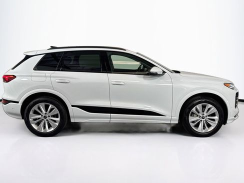 Used 2025 Audi Q6 e-tron Premium w/ Convenience Package image 4