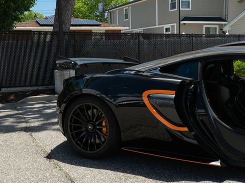 Used 2020 McLaren 620R RWD image 37