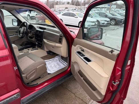 Used 2012 Jeep Liberty Sport image 12