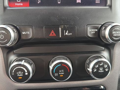 Used 2022 RAM 1500 Big Horn AWD/4WD image 9