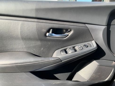 Used 2025 Nissan Sentra SV image 18