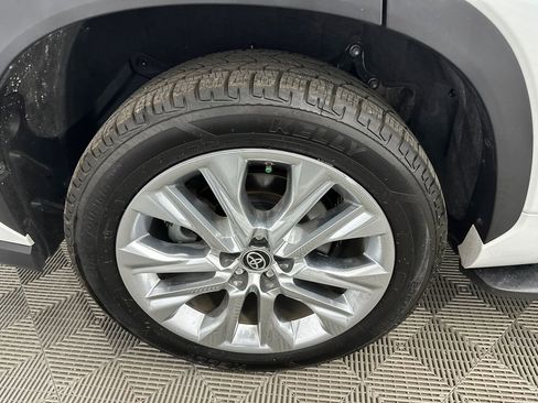 Used 2023 Toyota Highlander Limited FWD image 20