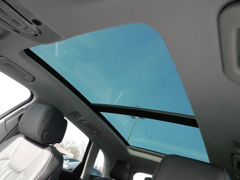 Used 2023 Audi Q5 e Premium w/ Convenience Package image 31