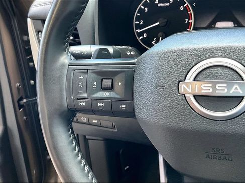 Used 2025 Nissan Rogue SV FWD image 8