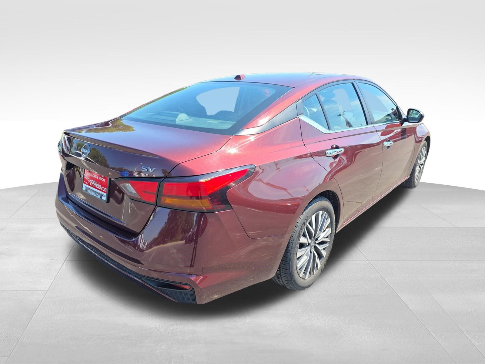 Used 2024 Nissan Altima 2.5 SV FWD image 5