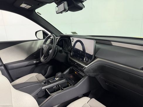Used 2025 Lexus TX 550h AWD Plug-In Hybrid w/ Technology Package image 28