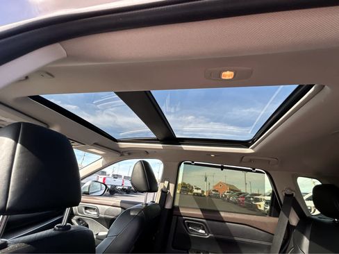 Used 2023 Nissan Rogue SV w/ SV Premium B Package image 11