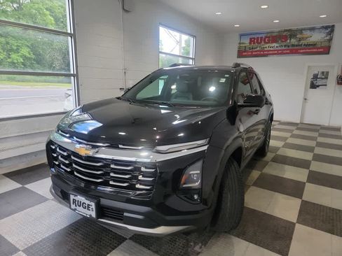 Used 2025 Chevrolet Equinox LT w/ Convenience Package II AWD/4WD image 2