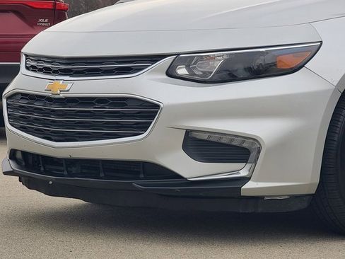 Used 2018 Chevrolet Malibu LT image 3