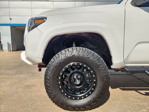Used 2023 Toyota Tacoma Limited AWD/4WD image 9