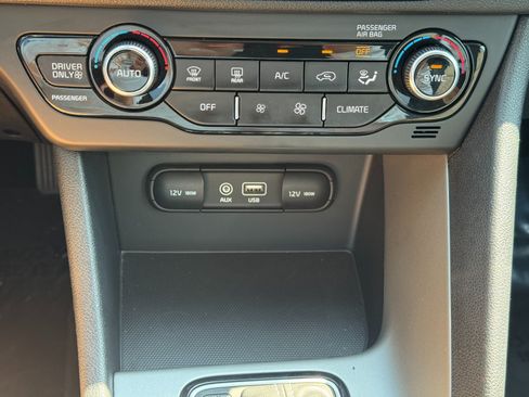 Used 2019 Kia Niro LX FWD image 25