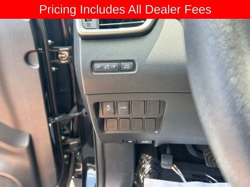 Used 2014 Nissan Rogue SV FWD image 6