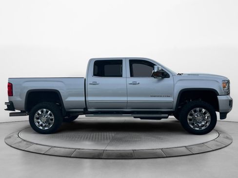 Used 2018 GMC Sierra 2500 Denali w/ Duramax Plus Package image 8